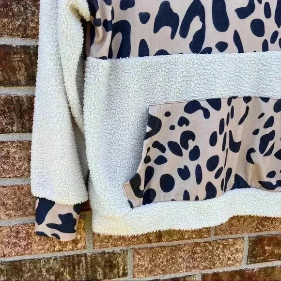 Womens Animal Print Pullover Top Size Small - Picture 3 of 6